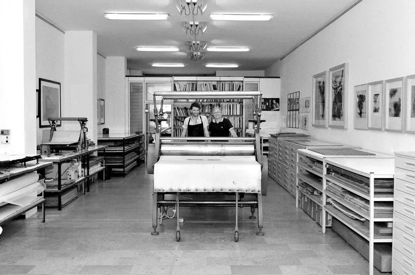 Laboratorio di stampa d'arte attrezzato con torchi calcografici