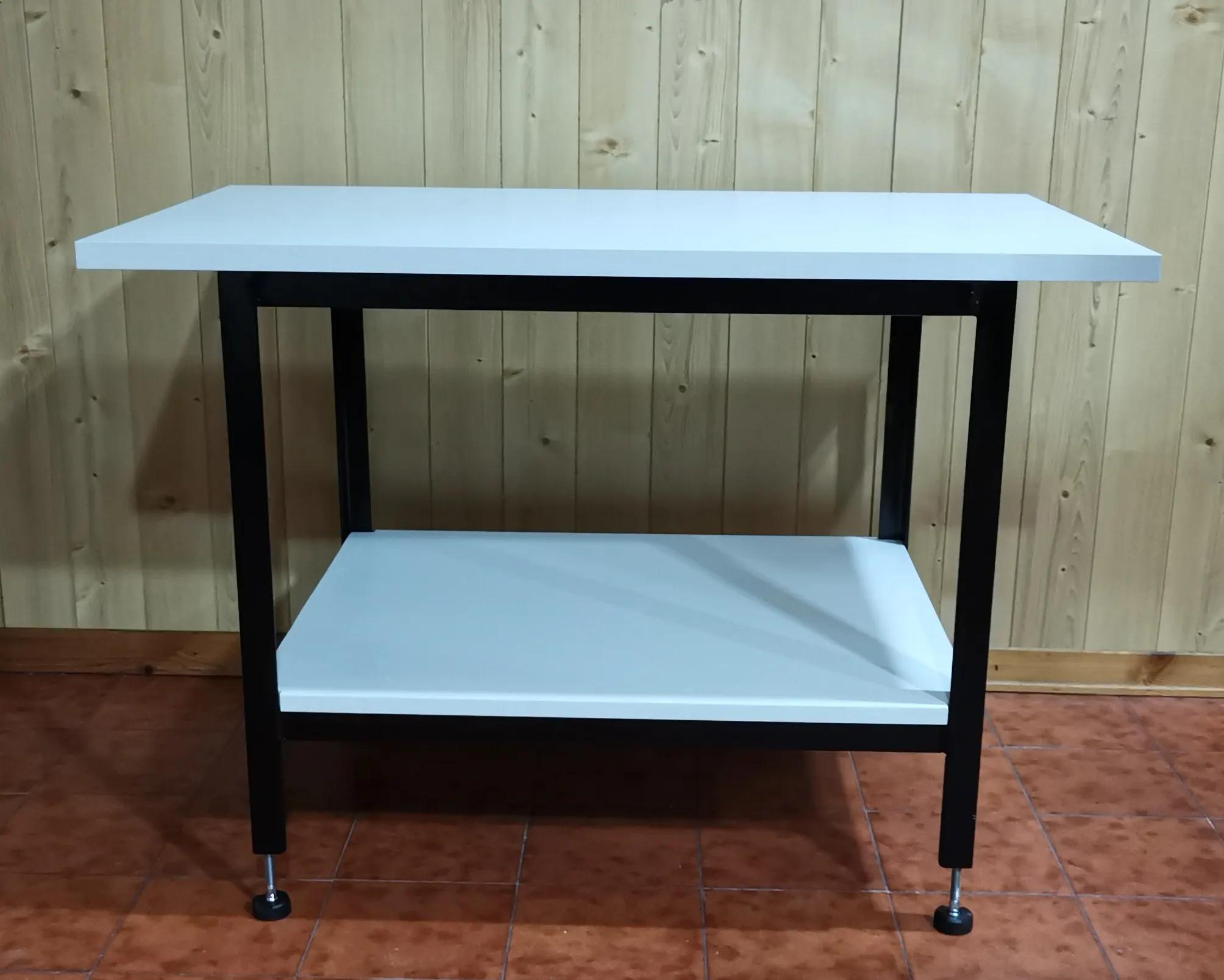 Tavolo di supporto in acciaio e laminato, cm 100 × 60, altezza 70.