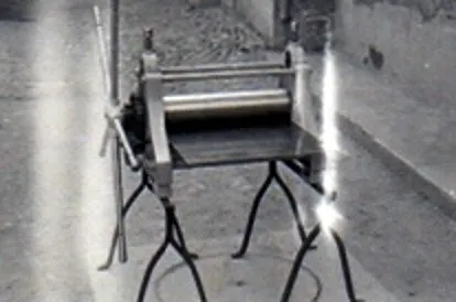 Torchio calcografico Bendini nell'officina di Bologna